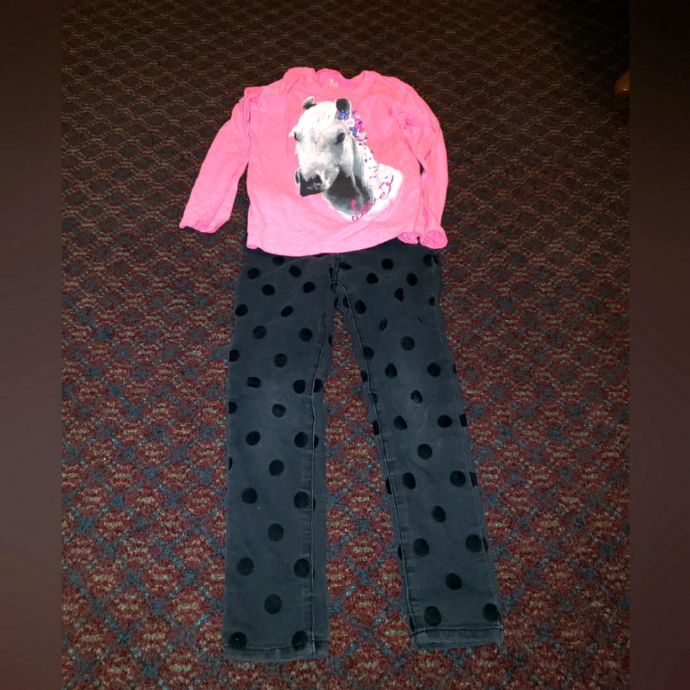 Girls size small/medium (6-7/8) two piece outfit